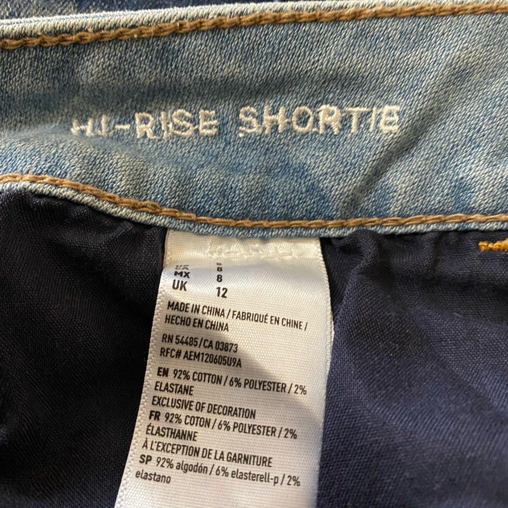 American Eagle Outfitters Light Wash Hi-Rise Shortie Distressed Fray Hem Sz 8 - Picture 9 of 9